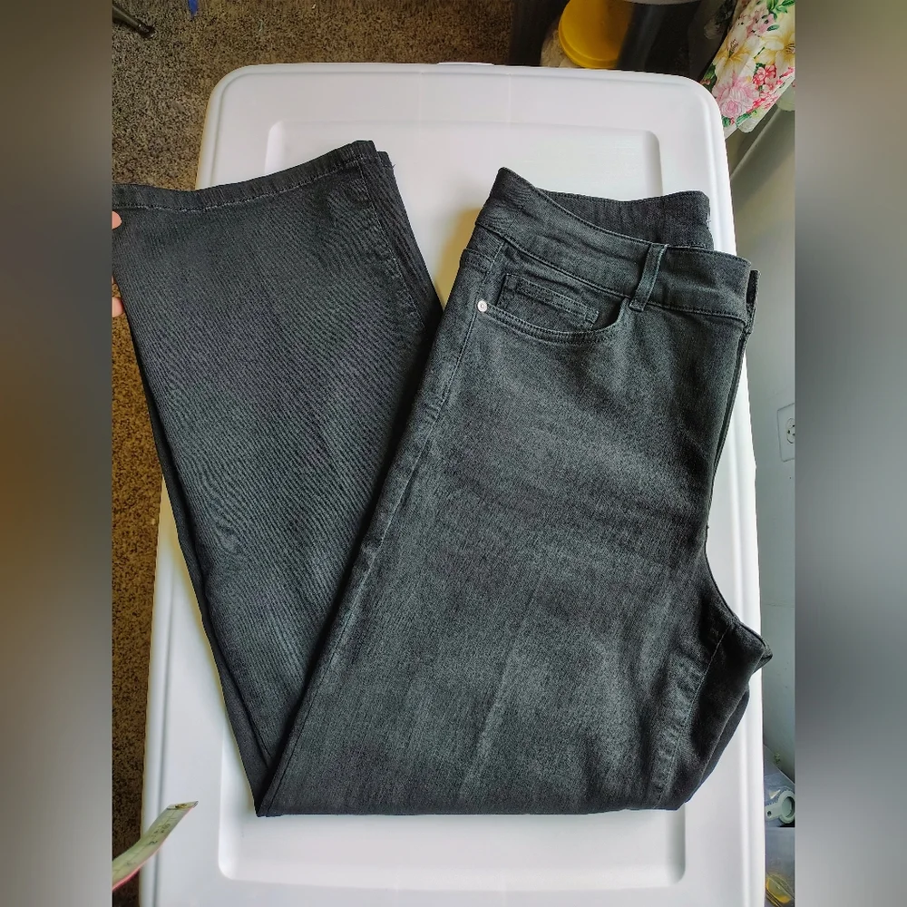 J.jill women's high-rise full-leg jeans black cotton and Lyocell, sz 12 stretch. - Picture 5 of 16